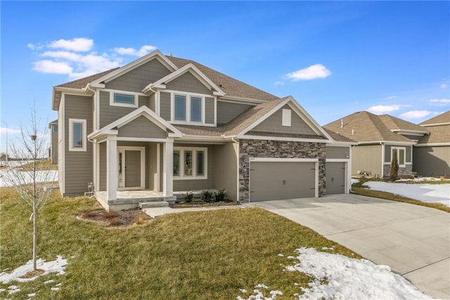 view of front of home featuring a front yard