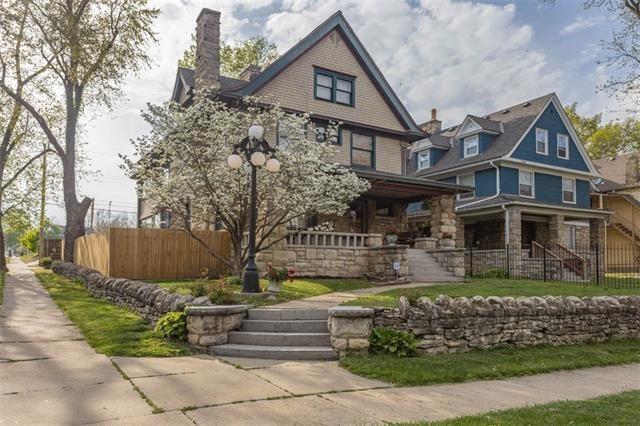 3746 Walnut St, Kansas City, MO 64111 - photo 2