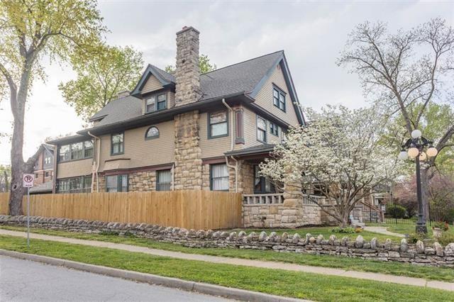 3746 Walnut St, Kansas City, MO 64111 - photo 10