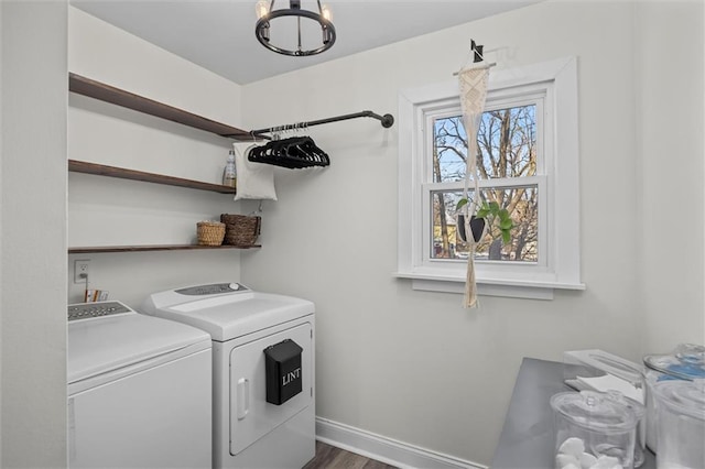 laundry room featuring washing machine and dryer, a notable chandelier, laundry area, baseboards, and dark wood-style floors