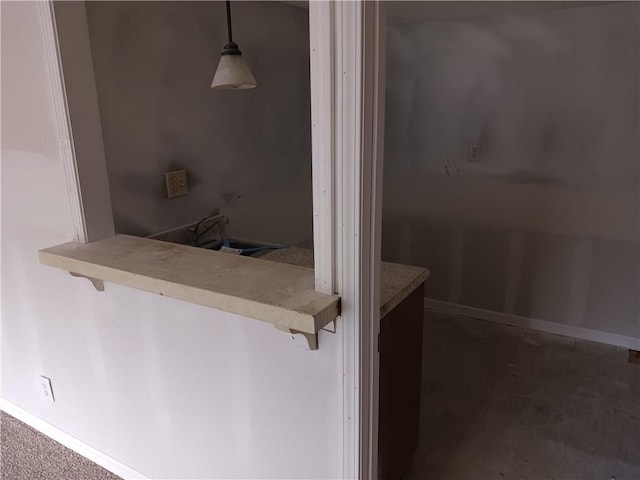 kitchen with a kitchen breakfast bar and decorative light fixtures