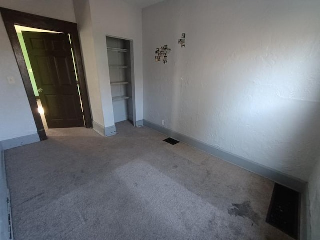 unfurnished bedroom with carpet flooring and a closet