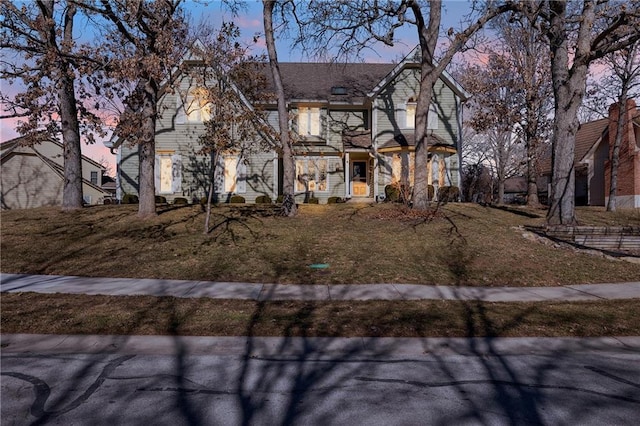 view of front of house featuring a lawn