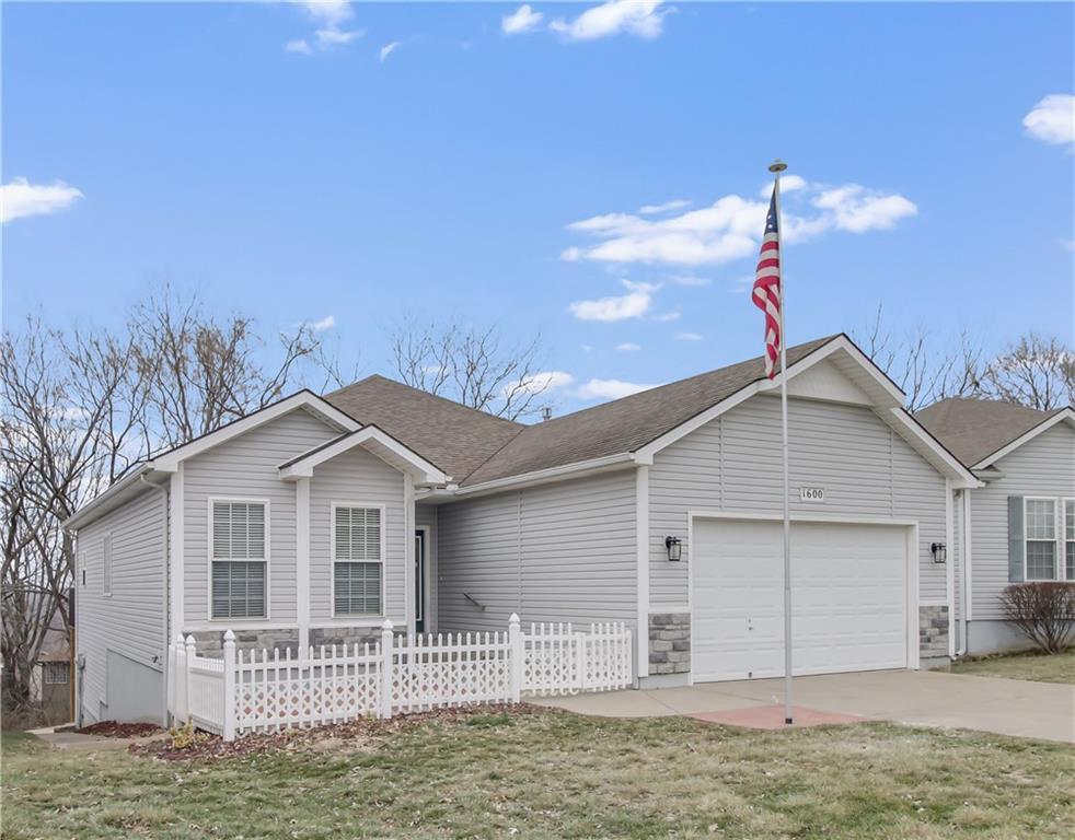 ranch-style house featuring a garage