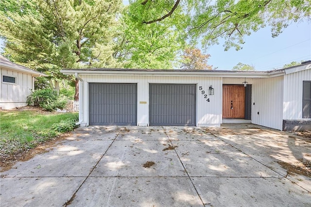 5924 W 87th Ter, Overland Park, KS 66207 - garage with driveway