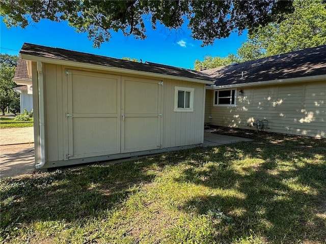 view of outbuilding with a yard