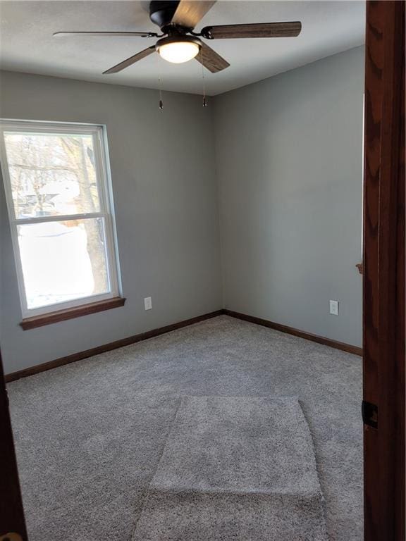 carpeted empty room featuring ceiling fan