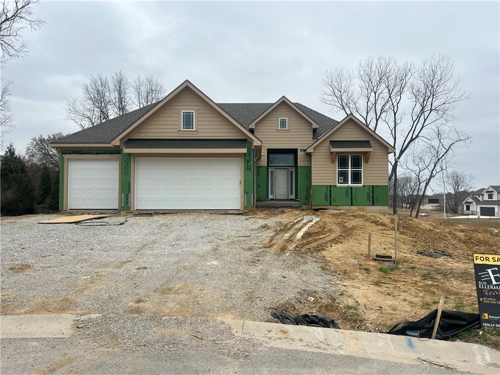 7007 N Kirkwood Ave, Kansas City, MO 64151 - view of front of home featuring gravel driveway and a garage