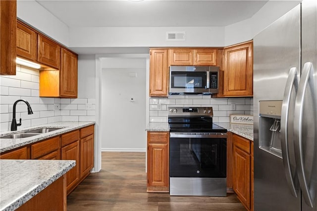 kitchen with stainless steel appliances, backsplash, dark hardwood / wood-style floors, and sink