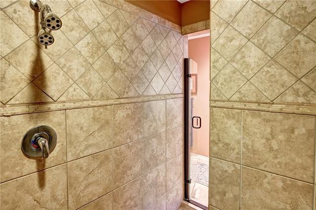 details featuring a tile shower