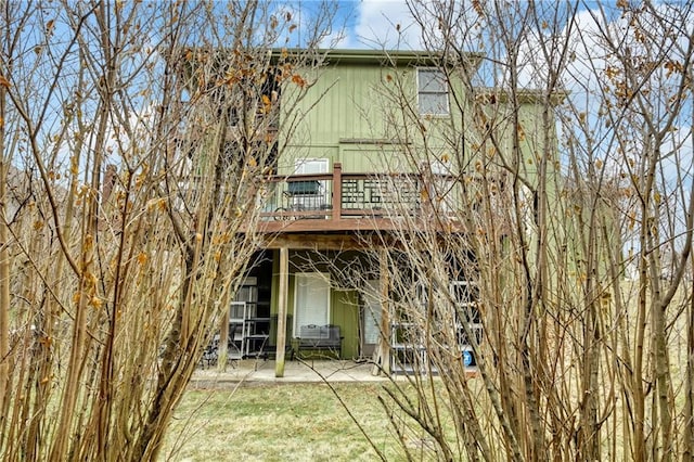 back of house featuring a patio