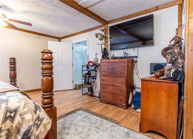 bedroom featuring a textured ceiling, ceiling fan, light hardwood / wood-style floors, and crown molding