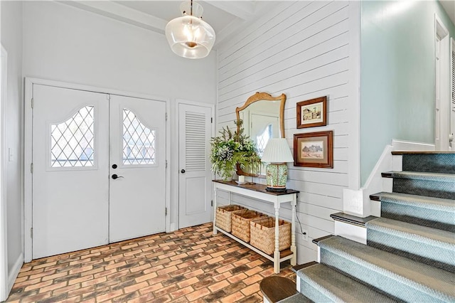 entryway featuring a towering ceiling