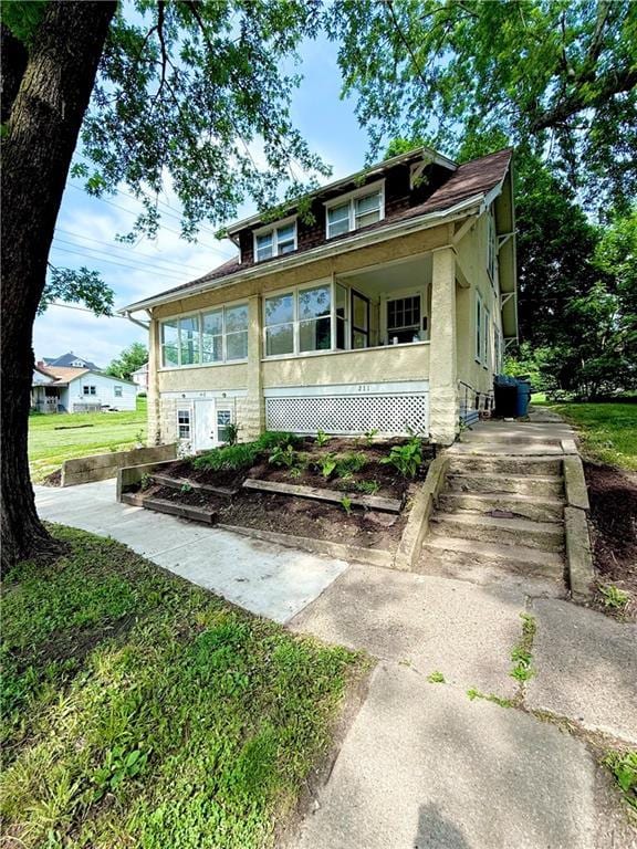 211 N Mulberry St, Maryville, MO 64468 - view of front of home featuring stucco siding
