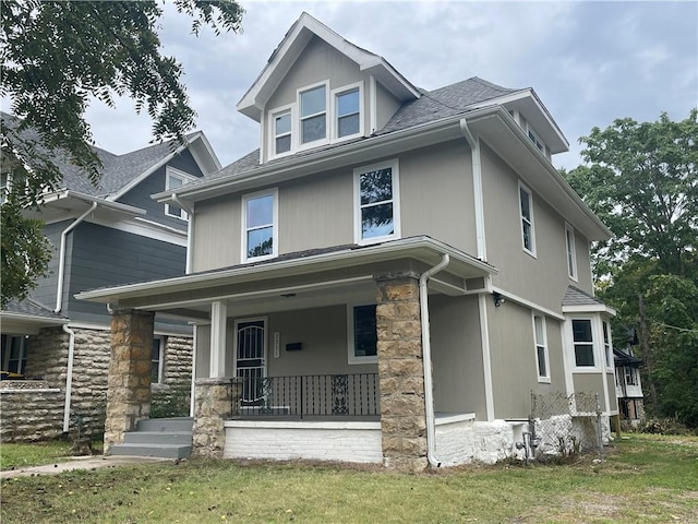 view of front facade with a porch and a front lawn