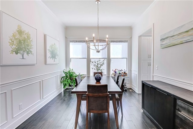 dining room with crown molding, a notable chandelier, and dark hardwood / wood-style flooring