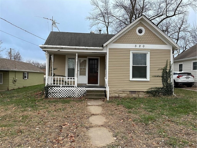 view of front of house with covered porch and a front lawn