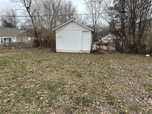 view of yard with a storage unit