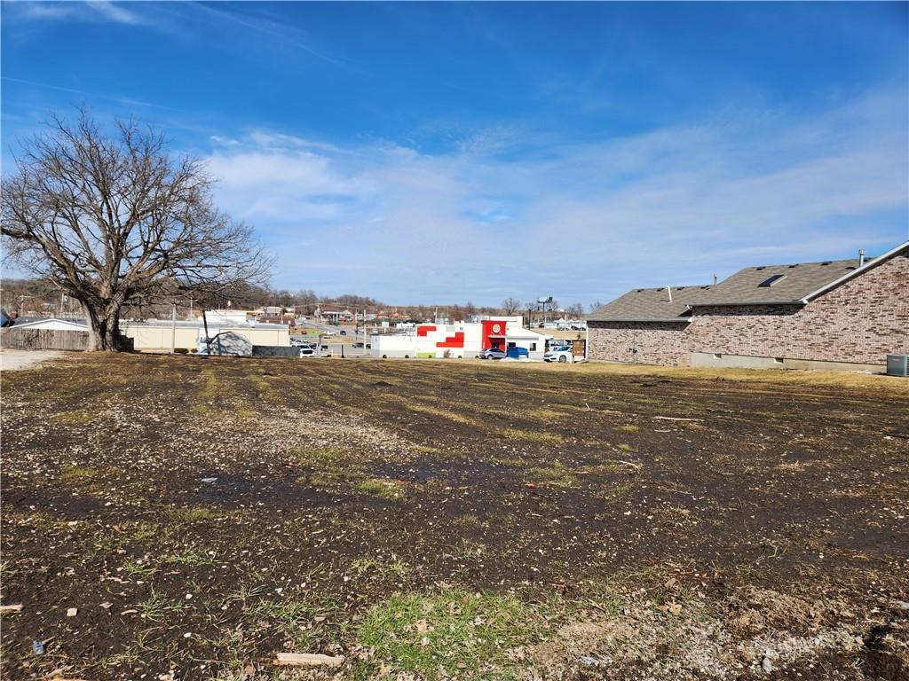 205 W Otway St, Odessa, MO 64076
