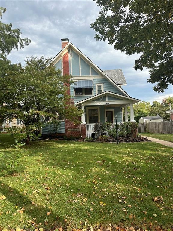 view of front of home with a front lawn and covered porch