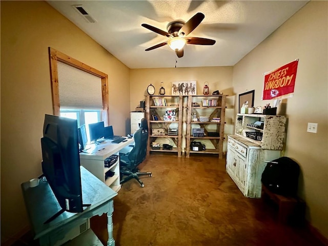 office area featuring ceiling fan