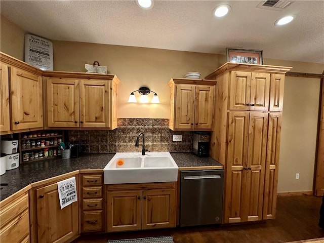 kitchen featuring sink, tasteful backsplash, a textured ceiling, dark hardwood / wood-style flooring, and dishwasher