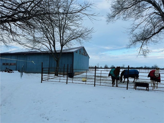 exterior space featuring an outbuilding