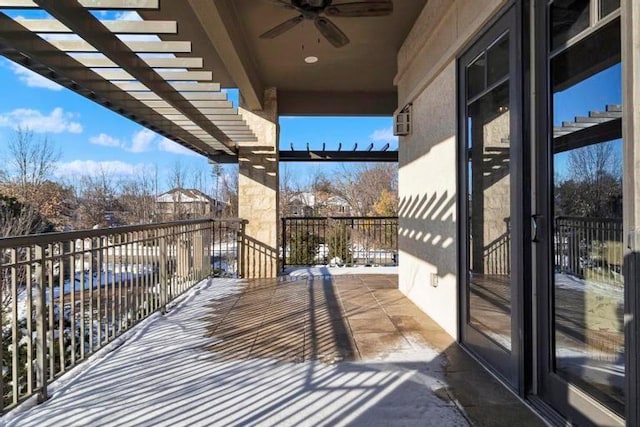 balcony featuring ceiling fan