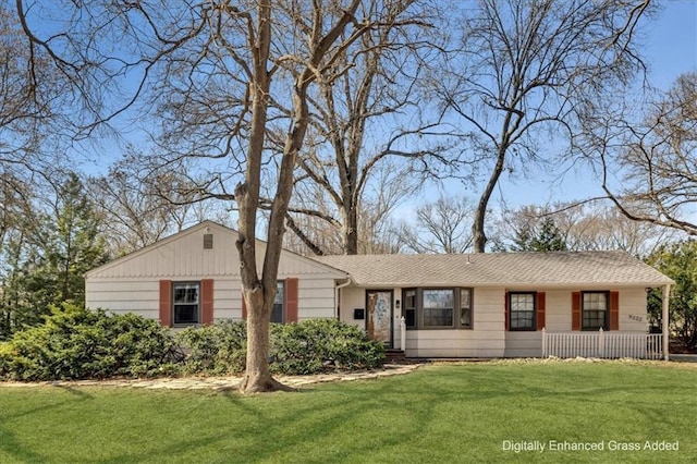 single story home with a front yard