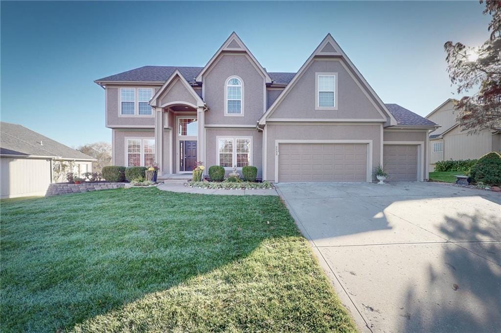 view of front of house with a front lawn