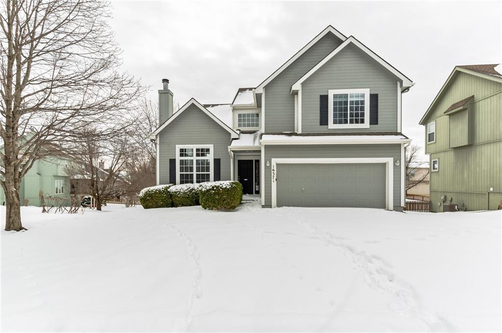 front facade featuring a garage