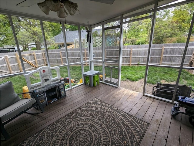 sunroom featuring ceiling fan