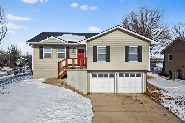 view of front of property featuring a garage