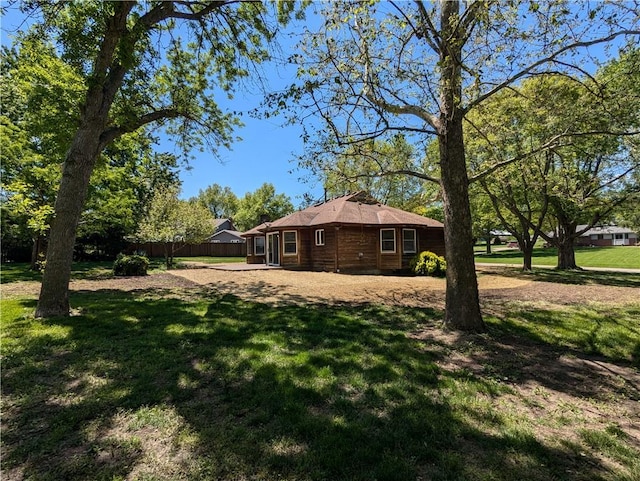 1205 Wentley Dr, Hiawatha, KS 66434 - view of yard featuring fence