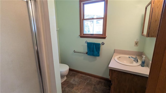 1205 Wentley Dr, Hiawatha, KS 66434 - full bath featuring toilet, an enclosed shower, baseboards, and vanity