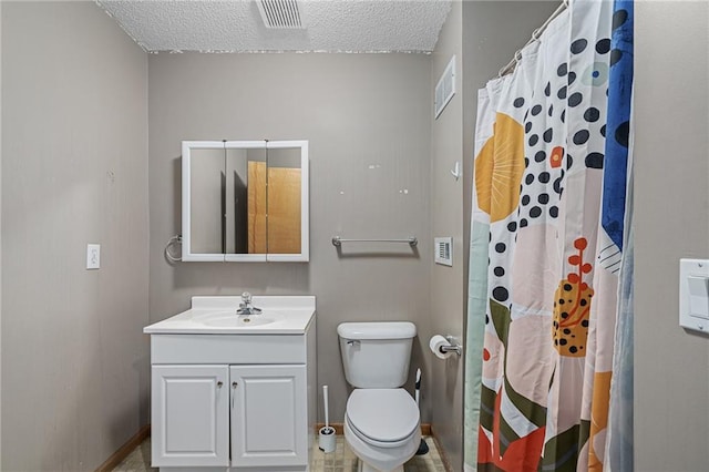 bathroom featuring toilet, vanity, a shower with curtain, and a textured ceiling