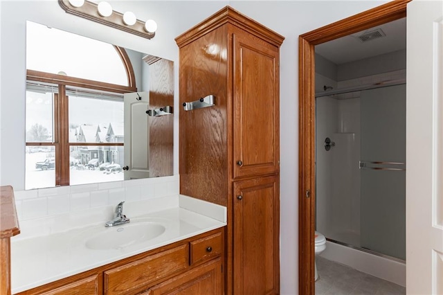 full bath featuring toilet, a shower stall, visible vents, and vanity