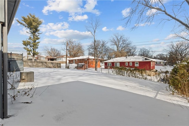 view of yard layered in snow