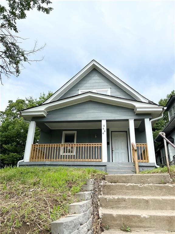 view of front of property featuring a porch