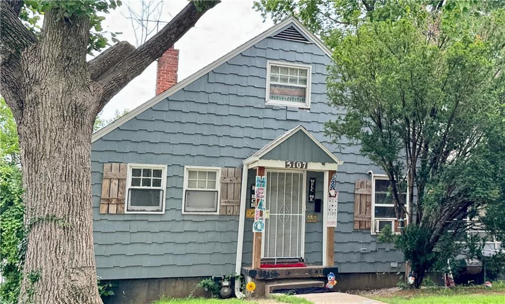 5107 E 40th St, Kansas City, MO 64130 - view of front facade with a chimney
