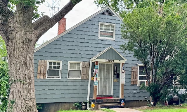 5107 E 40th St, Kansas City, MO 64130 - view of front facade with a chimney