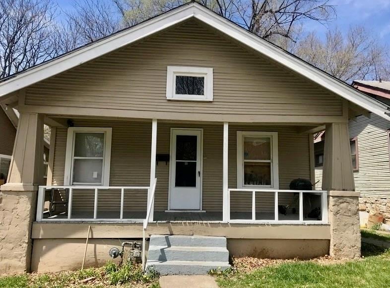 view of front of property with covered porch