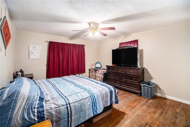 bedroom featuring a textured ceiling, light hardwood / wood-style flooring, and ceiling fan