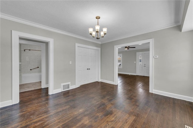 unfurnished room with ornamental molding, dark wood-type flooring, and an inviting chandelier