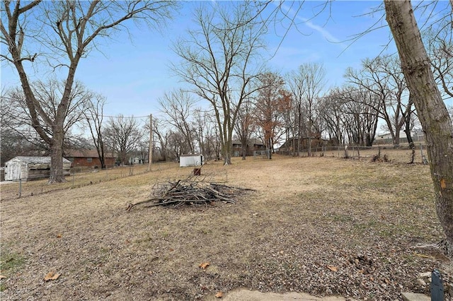 view of yard featuring a rural view