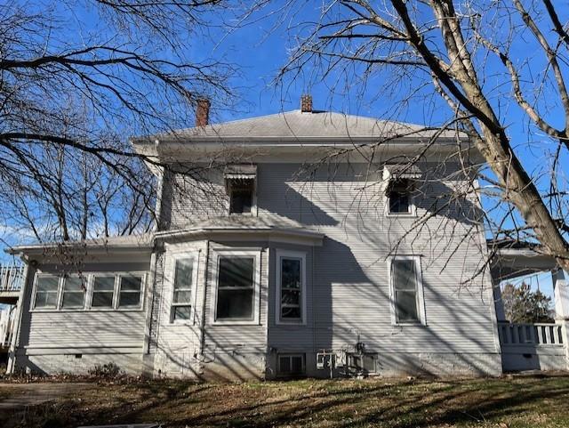 view of side of property