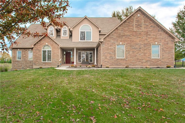 view of front of house featuring a front lawn