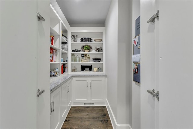 6069 Southlake Dr, Parkville, MO 64152 - view of pantry