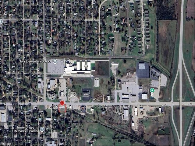 1303 E St, Iola, KS 66749