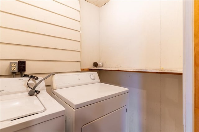 laundry room featuring laundry area and independent washer and dryer